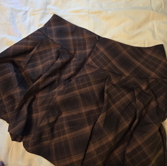 4/$26 H&M Pleated Thigh Length Brown & Black Plaid Skirt - Picture 3 of 7